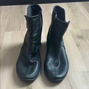 Arcopedico Women's Black Ankle Boots